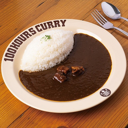 行列が出来るカレー専門店の、本格欧風カレー!神田カレーグランプリを2回優勝した、100時間カレーの王道のカレー。『うま味』と『コク』を追求した欧風カレーです。うま味、コク、辛味、甘味、様々な味のハーモニーをお楽しみください。